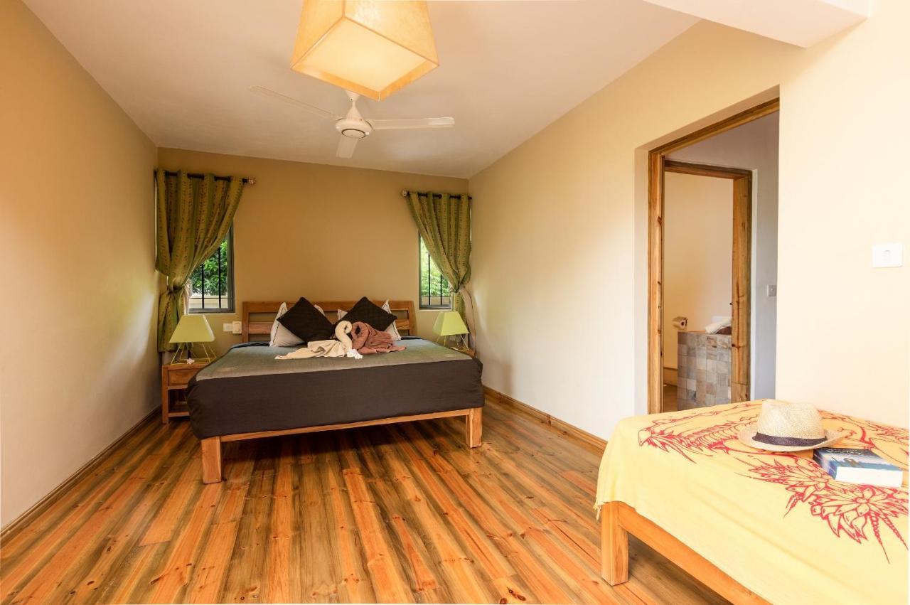 Happy Days Guest House เลอ โมน ภายนอก รูปภาพ