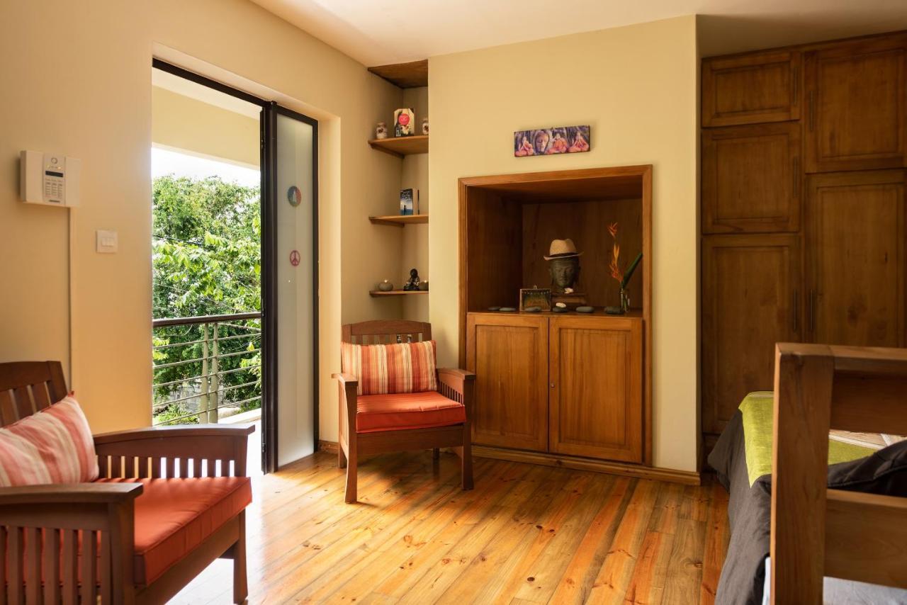 Happy Days Guest House เลอ โมน ภายนอก รูปภาพ