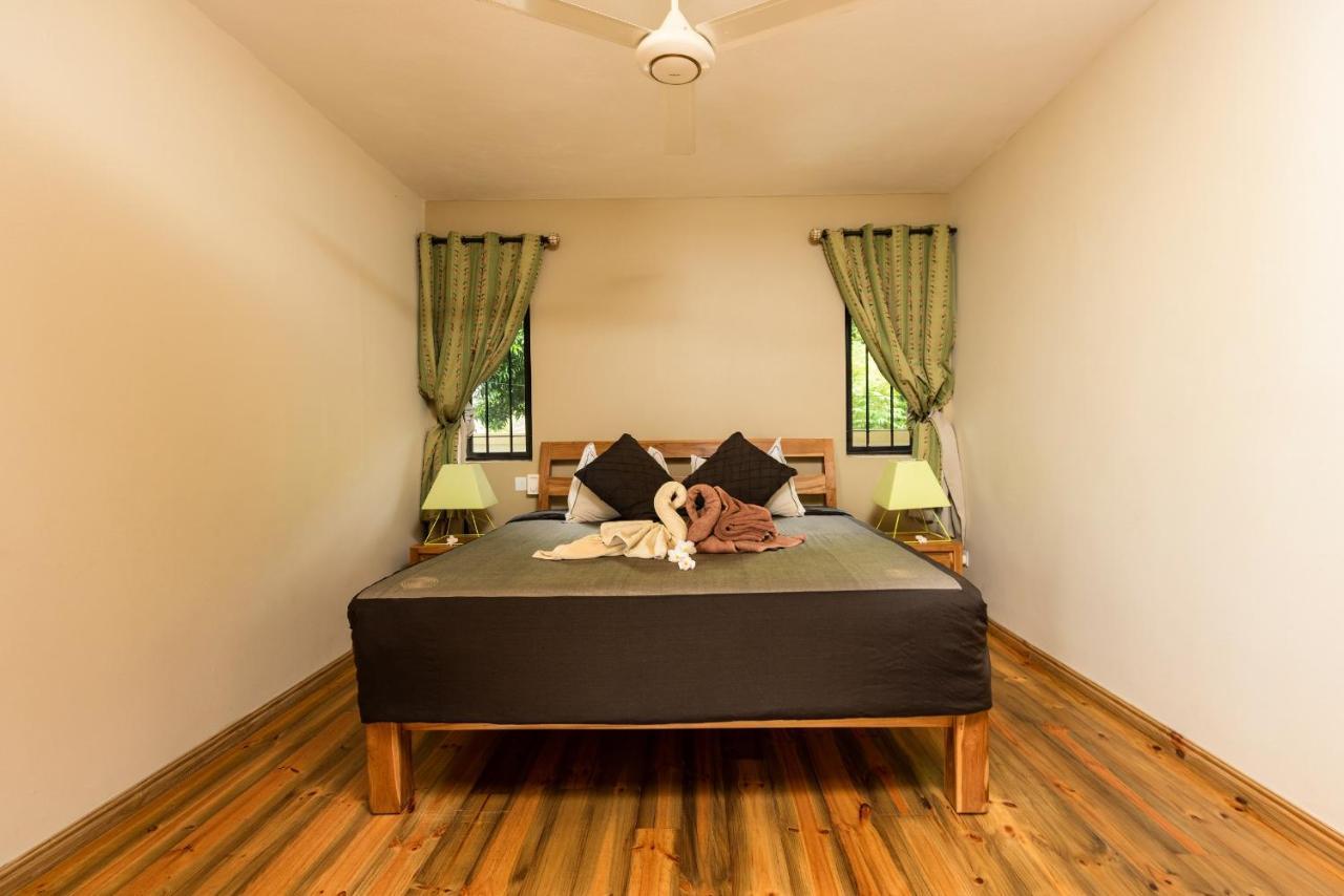 Happy Days Guest House เลอ โมน ภายนอก รูปภาพ