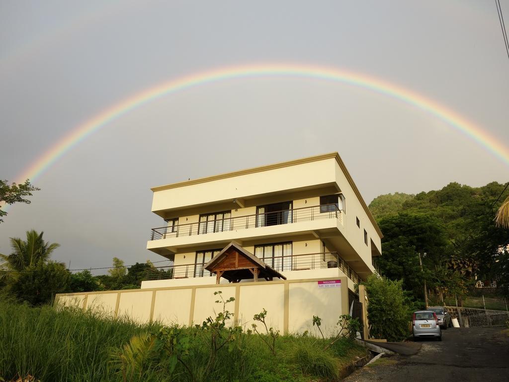 Happy Days Guest House เลอ โมน ภายนอก รูปภาพ