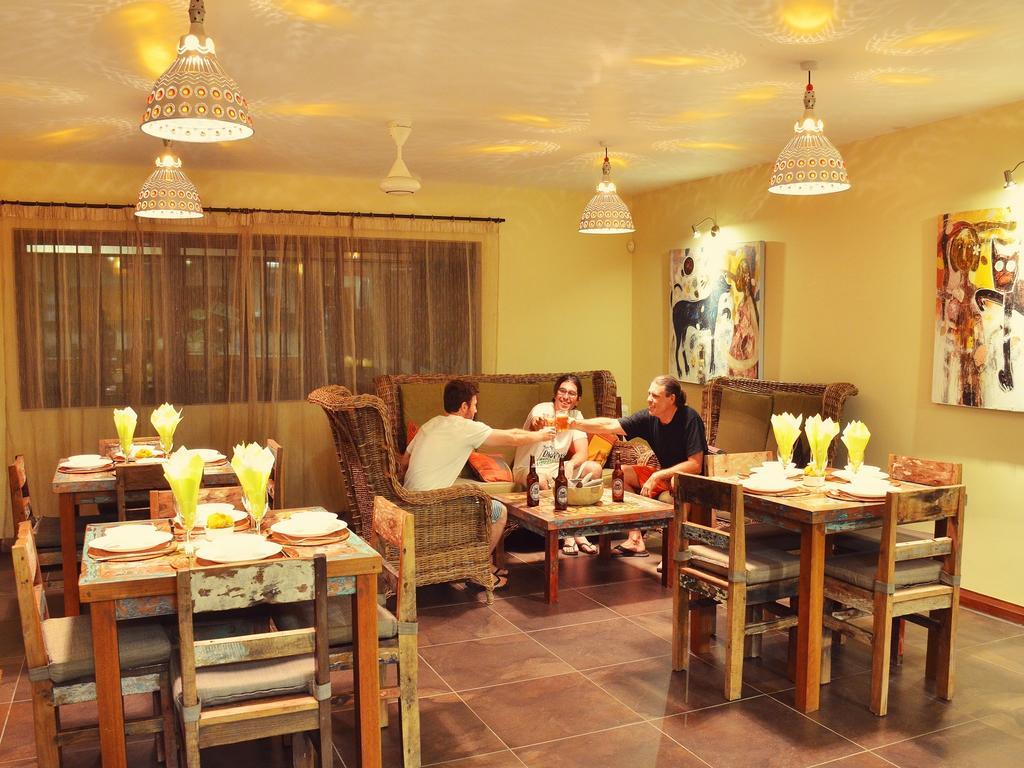 Happy Days Guest House เลอ โมน ภายนอก รูปภาพ