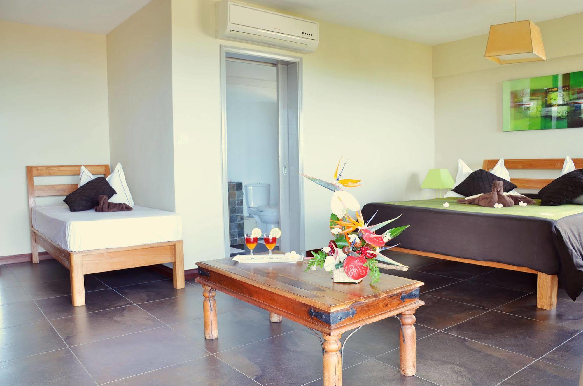 Happy Days Guest House เลอ โมน ภายนอก รูปภาพ